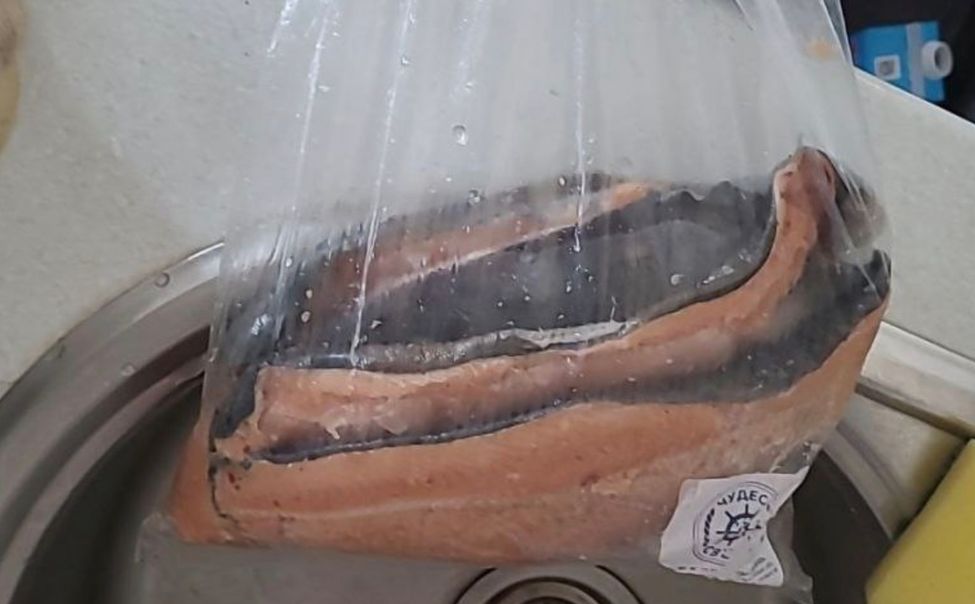 В Чувашии полицейские задержали мошенника из Волгограда, который входил в доверие, угощая морепродуктами якобы из Сахалина