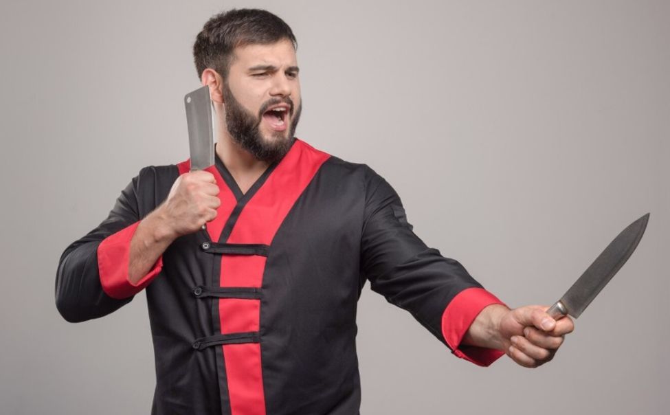 В Чувашии пьяный мужчина бегал с ножом на трассе М-7