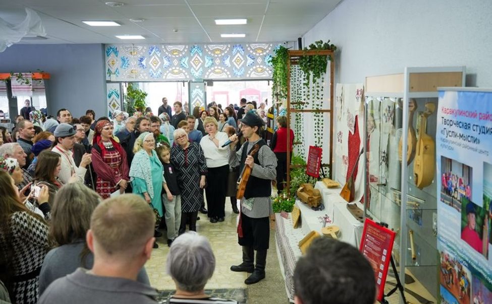 В Удмуртии на фестивале народных музыкальных инструментов представили чувашскую домру