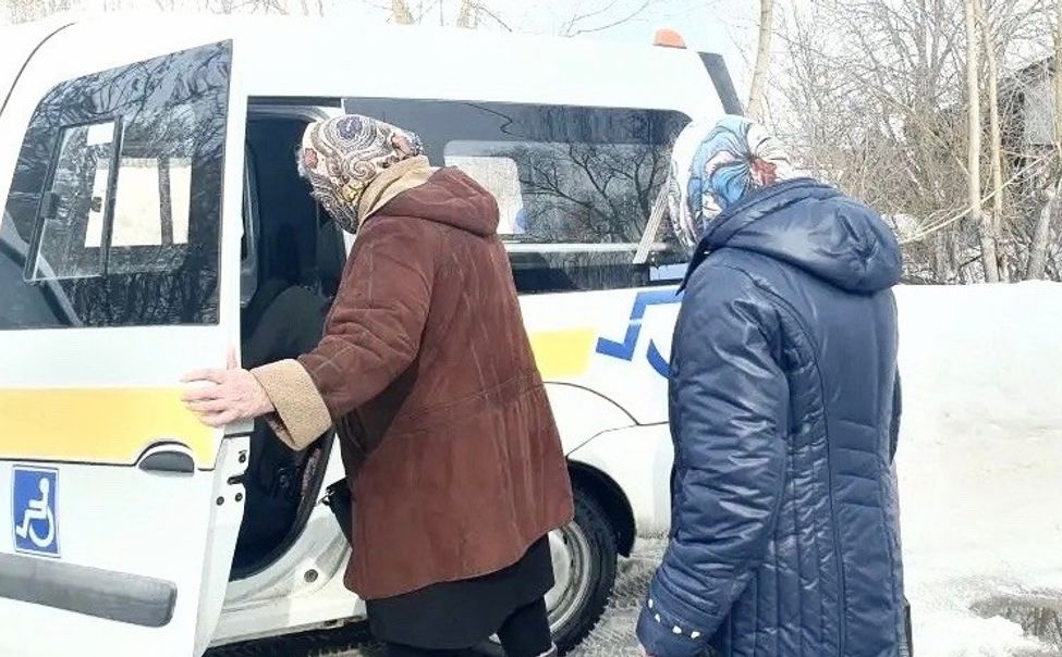 Порецкий центр соцобслуживания помог пожилым из деревень добраться до райцентра