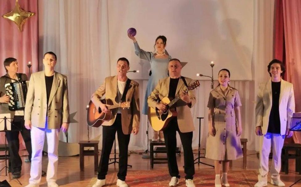 Школьники Канаша познакомились с «Космическим квартирником» Чувашского драмтеатра