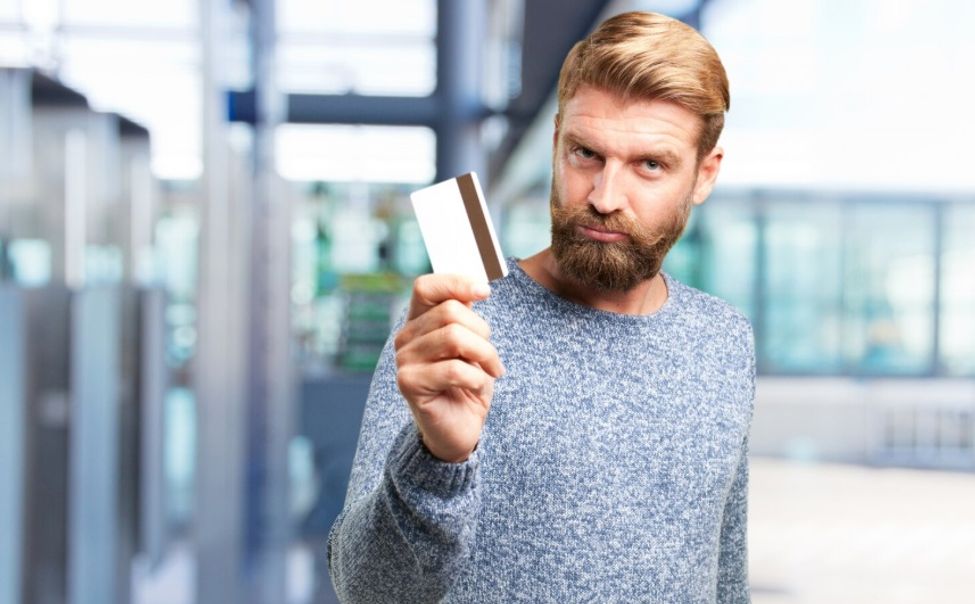 Чебоксарец отоварился с чужой банковской карты на 17 тыс рублей