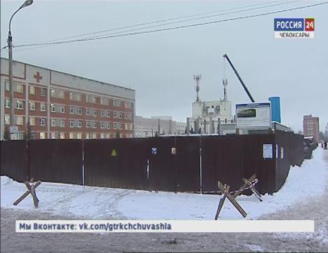 Жители Чебоксар жалуются на стройку, которая развернулась перед детской больницей Жители Чебоксар жалуются на стройку, которая развернулась перед детской больницей