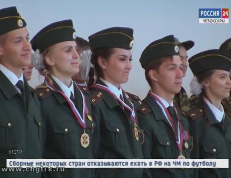 В Чебоксарах сорока семи выпускникам Детской полицейской академии торжественно вручили свидетельства об ее окончании В Чебоксарах сорока семи выпускникам Детской полицейской академии торжественно вручили свидетельства об ее окончании