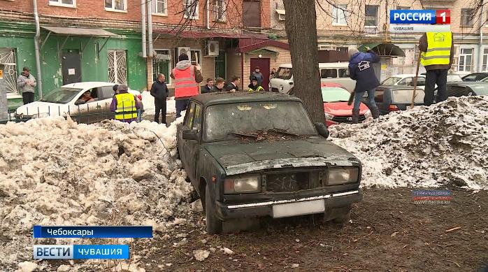 В Саратове нашли еще 20 брошенных машин