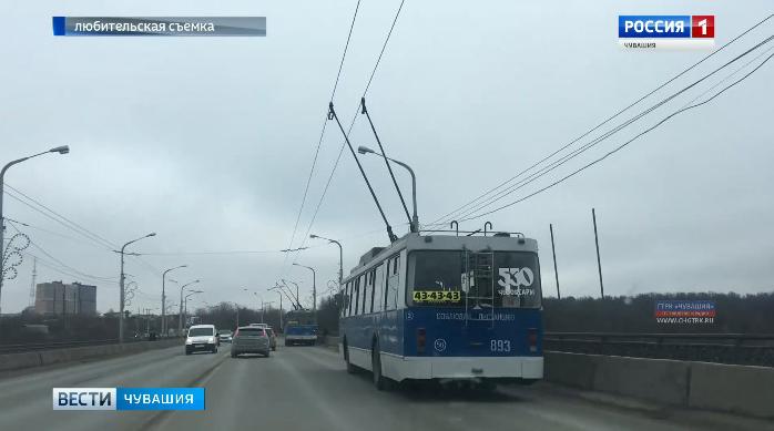 В центре Чебоксар остановилось движение троллейбусов В центре Чебоксар остановилось движение троллейбусов