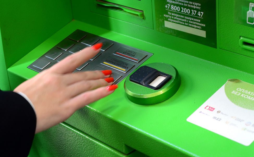  Центробанк рекомендовал дезинфицировать банкоматы и ограничить выдачу наличных 