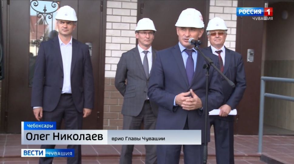 Руководитель Чувашии поздравил строителей на стройплощадках Руководитель Чувашии поздравил строителей на стройплощадках