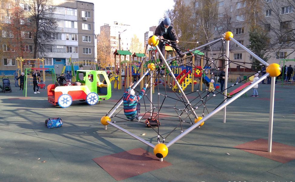 В Чебоксарах обустроили еще один двор В Чебоксарах обустроили еще один двор