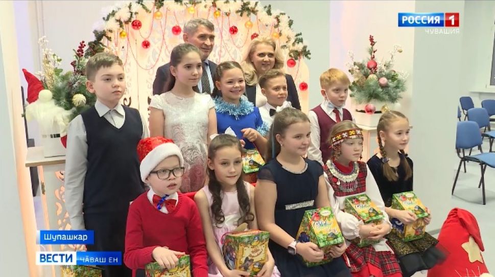 Республика Пуҫлӑхӗ тӗрлӗ конкурспа ӑмӑрту ҫӗнтерӳҫисене Ҫӗнӗ ҫулпа саламларӗ
Республика Пуҫлӑхӗ тӗрлӗ конкурспа ӑмӑрту ҫӗнтерӳҫисене Ҫӗнӗ ҫулпа саламларӗ