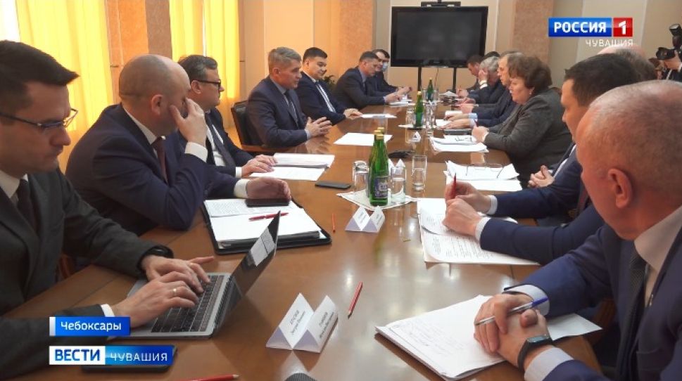 Олег Николаев провел встречу с руководством парламента и представителями депутатских фракций Чувашии Олег Николаев провел встречу с руководством парламента и представителями депутатских фракций Чувашии
