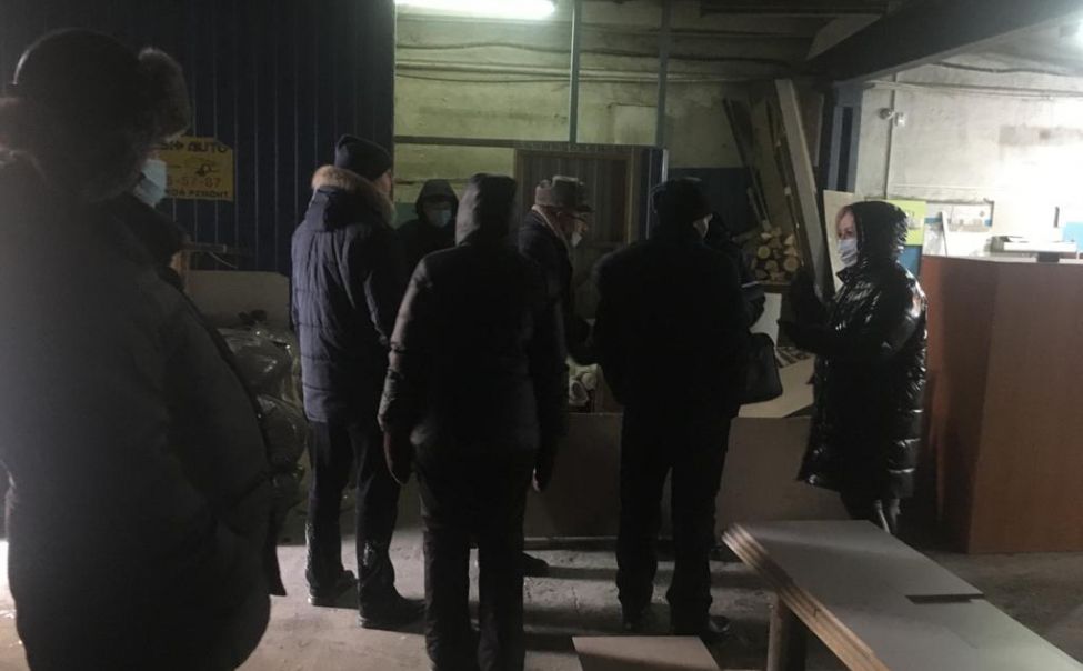 В чебоксарских гаражах организовали мебельное производство В чебоксарских гаражах организовали мебельное производство