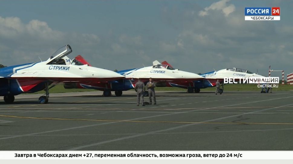 Чувашская делегация поздравила "Стрижей" и "Русских витязей" с 30-летием Чувашская делегация поздравила "Стрижей" и "Русских витязей" с 30-летием
