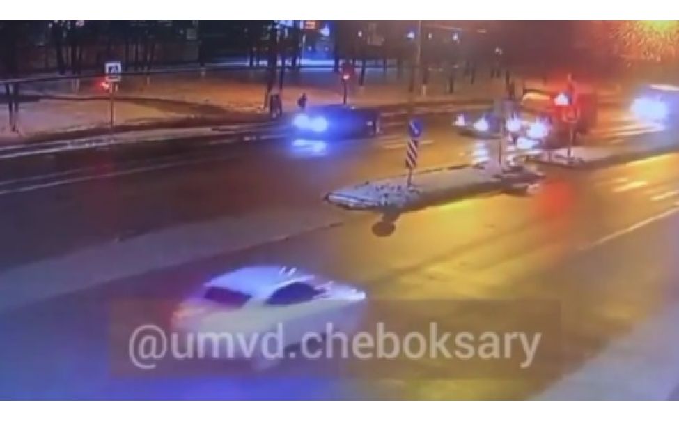 В Чебоксарах оштрафовали пьяного пешехода, которого сбила машина В Чебоксарах оштрафовали пьяного пешехода, которого сбила машина