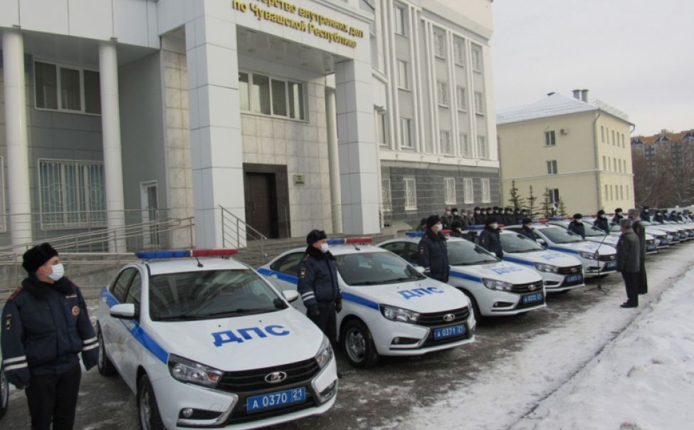 Чувашские полицейские получили 24 новых служебных автомобиля