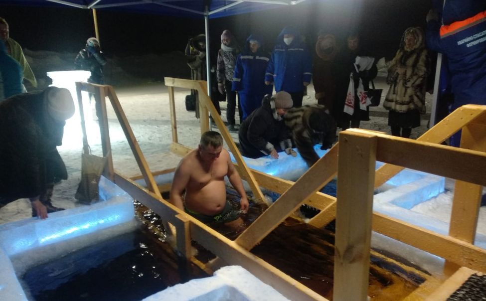В Чувашии за ночь в крещенские иордани окунулись более 3500 тысяч человек В Чувашии за ночь в крещенские иордани окунулись более 3500 тысяч человек