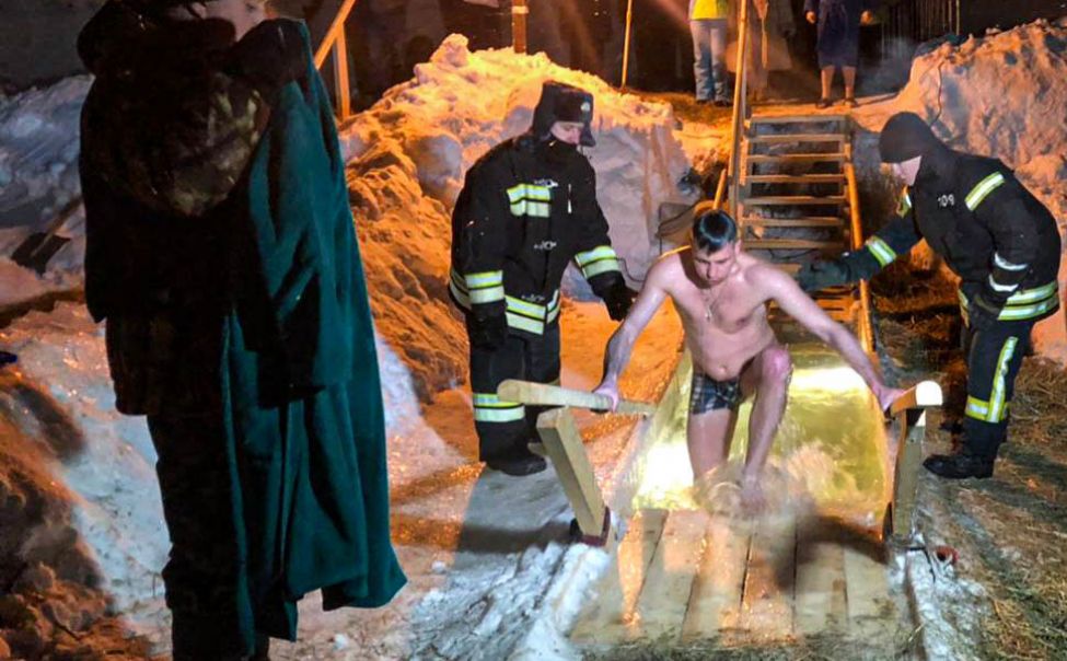 Безопасность Крещенских купаний в Чувашии обеспечивали более 600 спасателей Безопасность Крещенских купаний в Чувашии обеспечивали более 600 спасателей