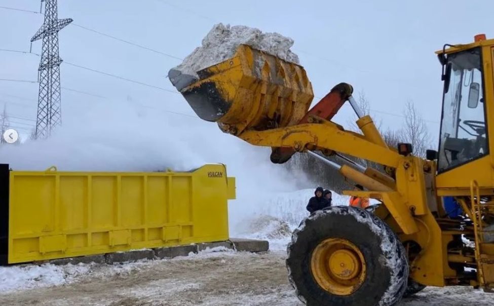 Из Чебоксар вывезли более 200 КАМазов снега