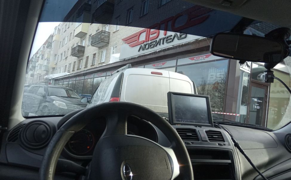 В Чебоксарах с помощью мобильного комплекса вычисляют нарушителей правил стоянки В Чебоксарах с помощью мобильного комплекса вычисляют нарушителей правил стоянки