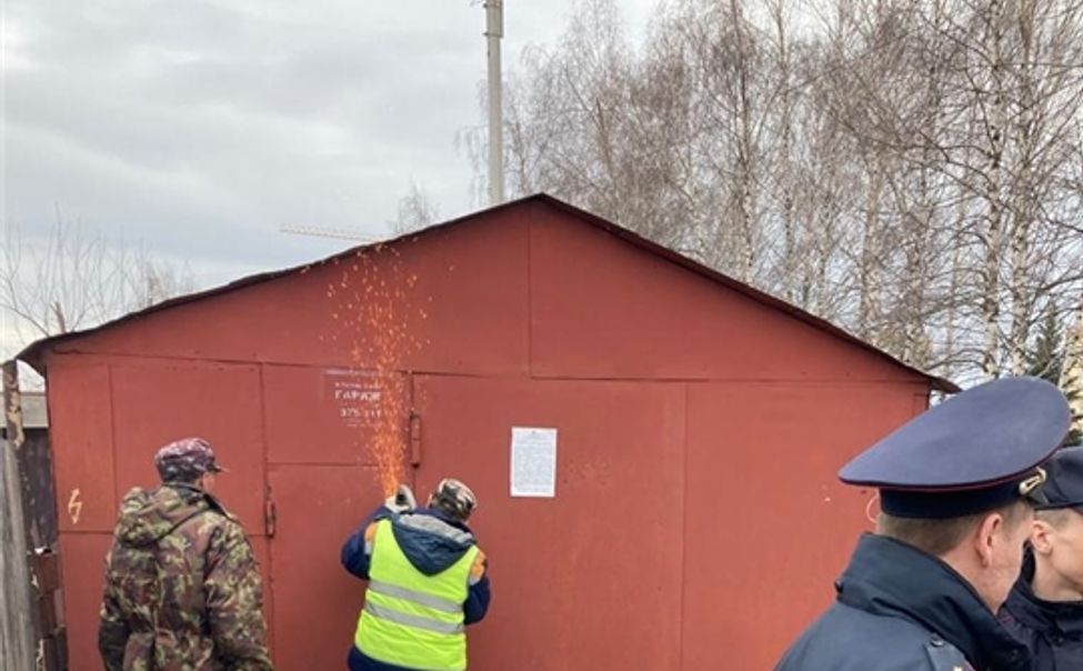 В Чебоксарах продолжают вскрывать незаконно установленные гаражи В Чебоксарах продолжают вскрывать незаконно установленные гаражи