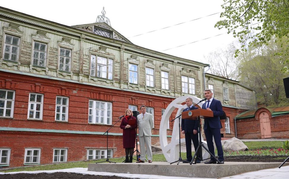 В Ульяновске открыли памятник чувашскому алфавиту В Ульяновске открыли памятник чувашскому алфавиту