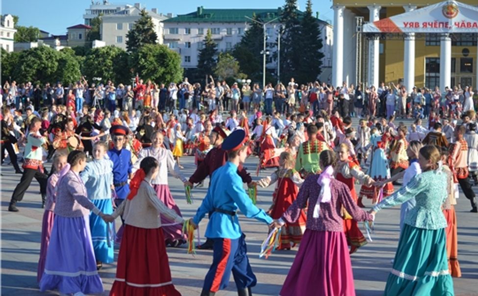 В Чебоксарах более 70 регионов России соединились в "Хороводе дружбы" В Чебоксарах более 70 регионов России соединились в "Хороводе дружбы"