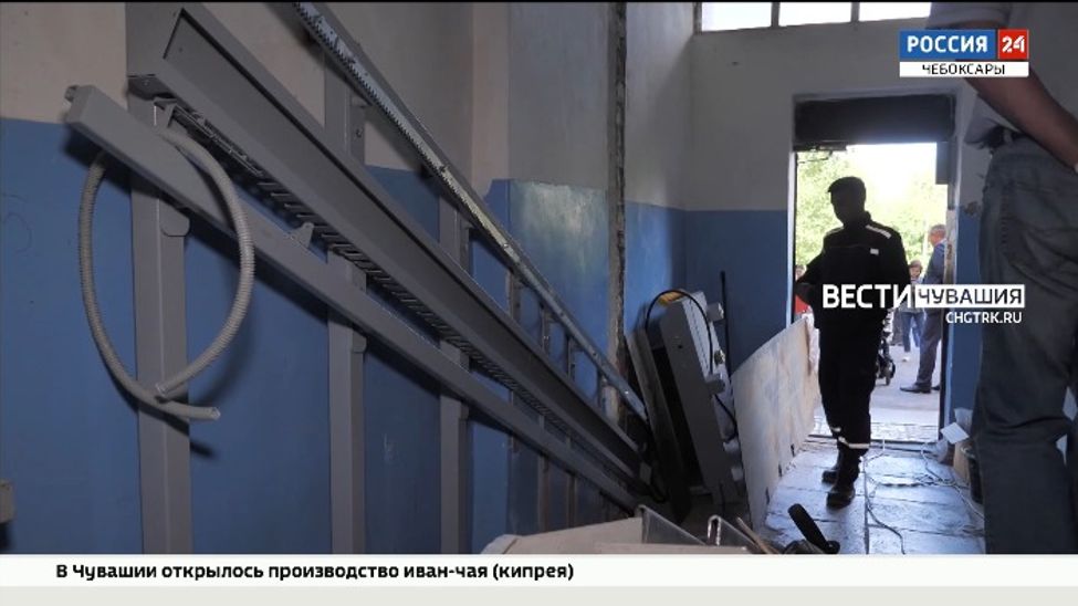 3 года инвалид–колясочник из Чебоксар добивался установки в подъезде электрического подъемника 3 года инвалид–колясочник из Чебоксар добивался установки в подъезде электрического подъемника