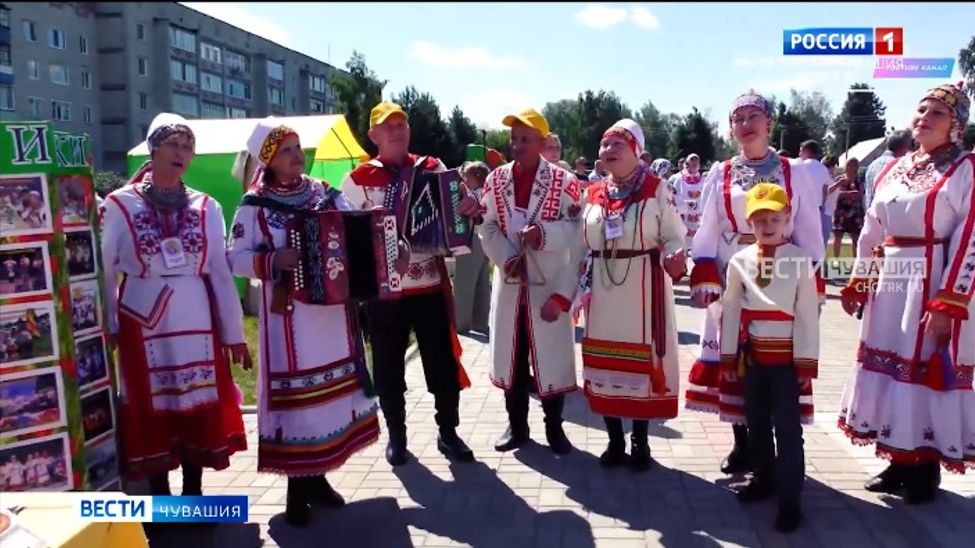 Семейный ансамбль "Кӑмӑл" признали лучшим в межрегиональном фестивале "Творцы и хранители" Семейный ансамбль "Кӑмӑл" признали лучшим в межрегиональном фестивале "Творцы и хранители"