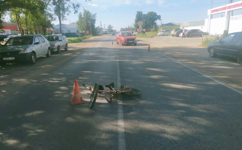 В Вурнарах водитель сбил попутного велосипедиста