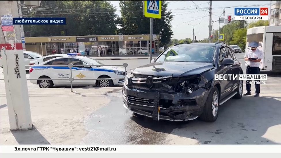 В Чебоксарах произошло крупное ДТП, обошлось без жертв В Чебоксарах произошло крупное ДТП, обошлось без жертв