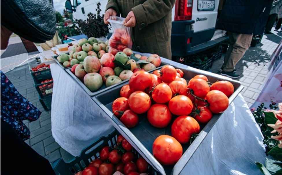 Жители Чувашии приобрели 50 тонн фермерской продукции в первые дни ярмарки «Дары осени» Жители Чувашии приобрели 50 тонн фермерской продукции в первые дни ярмарки «Дары осени»