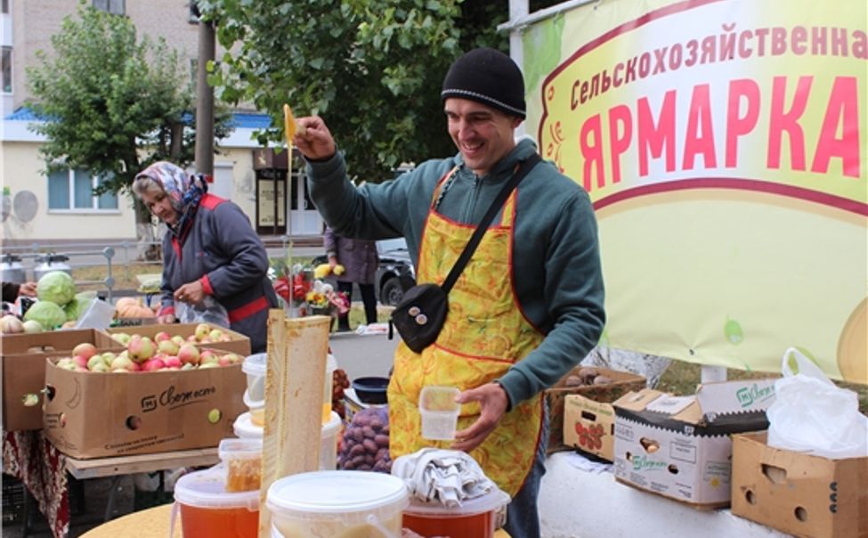 За месяц на ярмарке «Дары осени» чебоксарцы купили 165 тонн продукции За месяц на ярмарке «Дары осени» чебоксарцы купили 165 тонн продукции