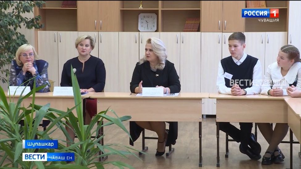 Раҫҫей шайӗнчи черетлӗ урока ҫывхарса килекен Аттесен кунне халалларӗҫ Раҫҫей шайӗнчи черетлӗ урока ҫывхарса килекен Аттесен кунне халалларӗҫ