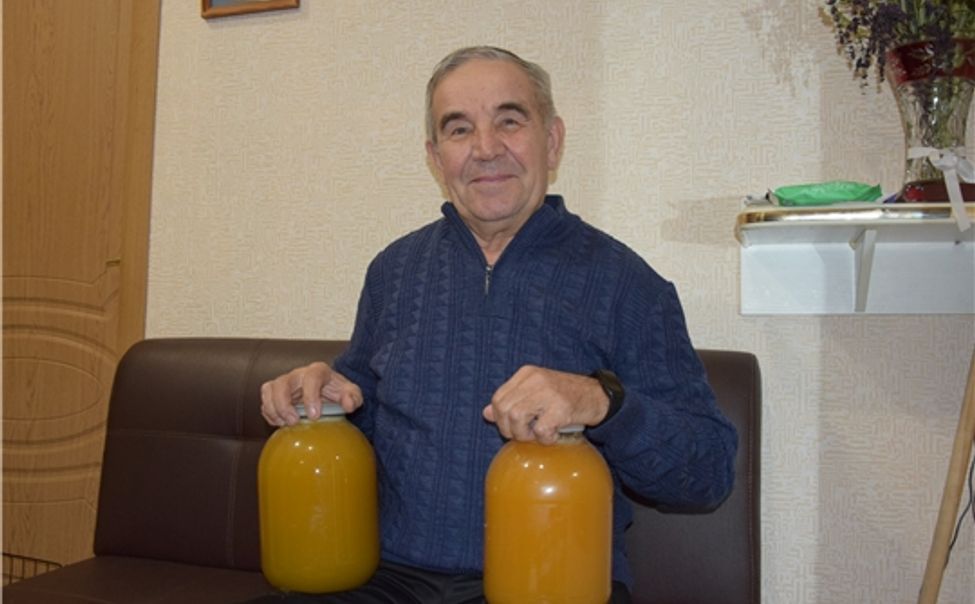 Летчик из Чебоксар передал мобилизованным 32 кг меда Летчик из Чебоксар передал мобилизованным 32 кг меда