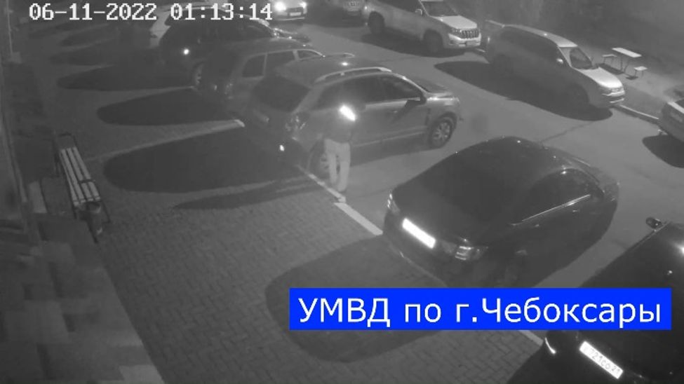 В Чебоксарах полицейские задержали мужчину, порезавшего колеса 12 автомобилей В Чебоксарах полицейские задержали мужчину, порезавшего колеса 12 автомобилей