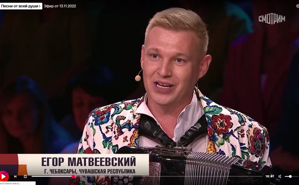 Музыкант из Чувашии отжёг в эфире программы "Песни от всей души" на "России 1" Музыкант из Чувашии отжёг в эфире программы "Песни от всей души" на "России 1"