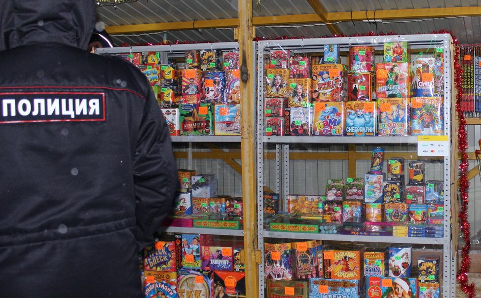 В Чебоксарах проверили 42 торговых павильона по продаже пиротехники