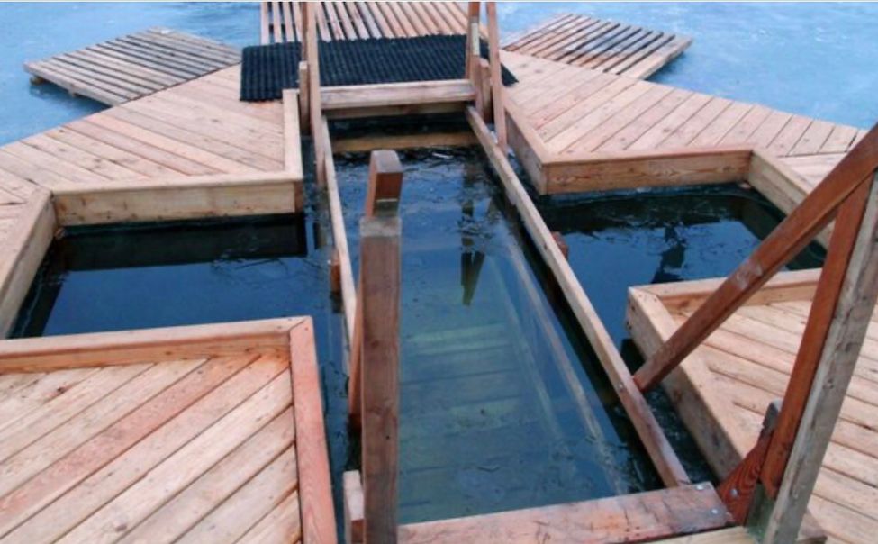 ГКЧС Чувашии информирует о правилах безопасности при Крещенских купаниях