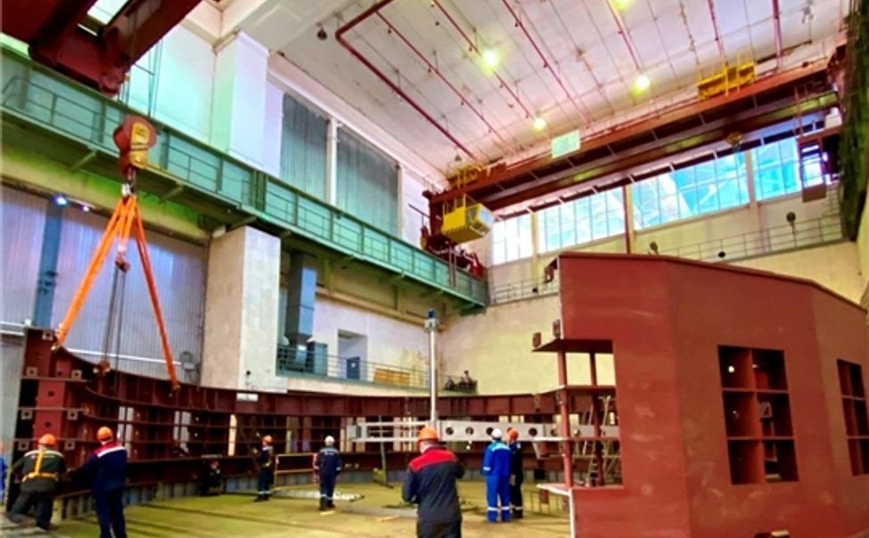 На Чебоксарской ГЭС началась сборка нового статора гидрогенератора № 12
