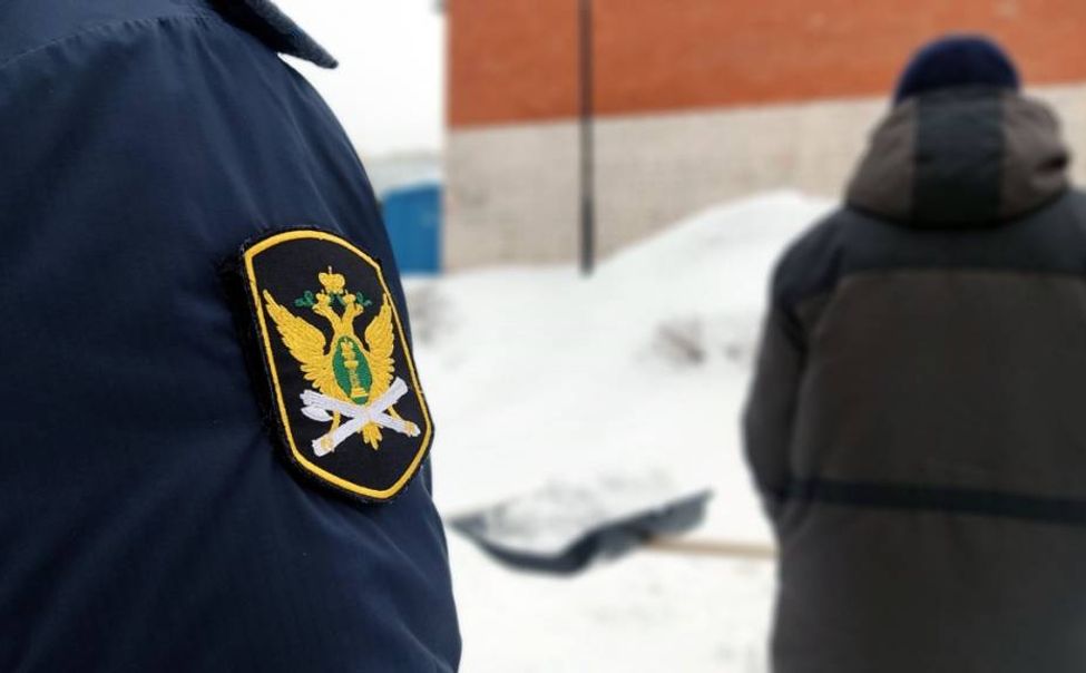 В Чувашии отца, задолжавшего по алиментам более 1 млн рублей, отправили убирать снег