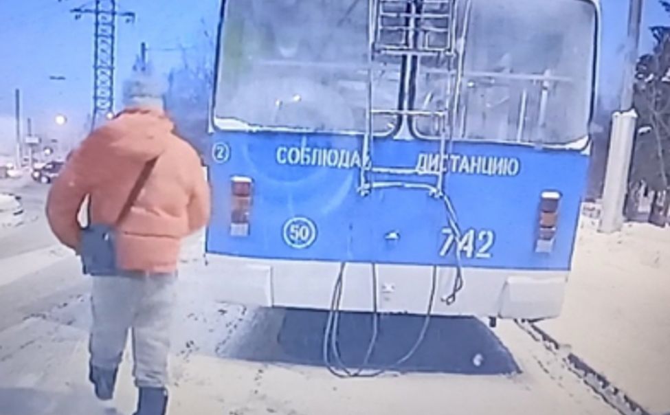 В Чебоксарах нашли мужчину, укравшего телефон у водителя троллейбуса 