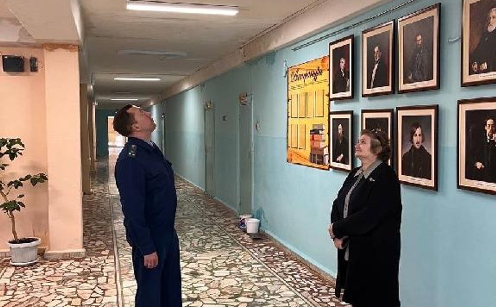 Прокуратура проводит проверку из-за протекающего потолка в чебоксарской школе №62