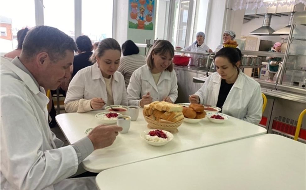 В чебоксарских школах реализуется проект "Завтрак с директором"