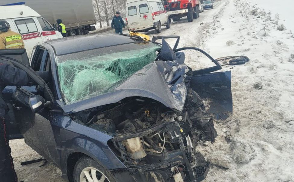 При столкновении двух автомобилей в Моргаушском районе погиб 1 водитель и пострадали 5 человек