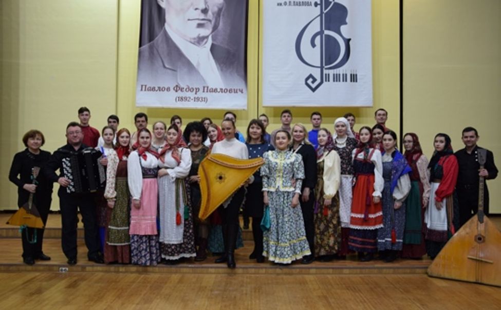 Чебоксарскому музыкальному училищу им. Ф.П. Павлова подарили уникальные гусли