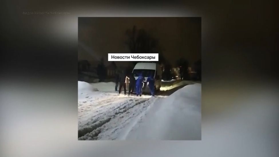 В Чувашии из-за рыхлого снега машины скорой помощи не могут добраться до пациентов В Чувашии из-за рыхлого снега машины скорой помощи не могут добраться до пациентов
