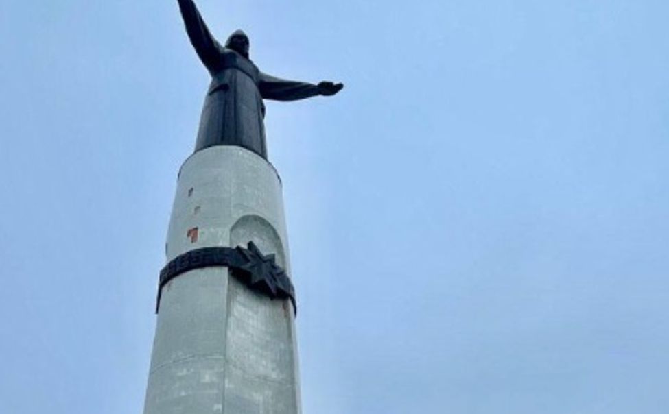 В Чебоксарах отремонтируют разрушающийся монумент Матери