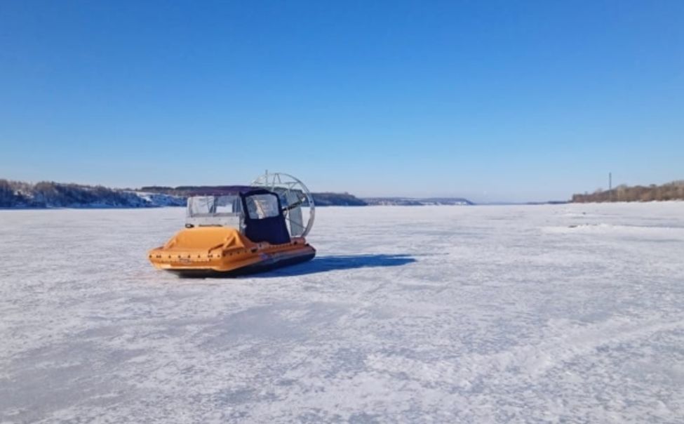 В Чувашии на Волге оторвалась льдина с 3 рыбацкими лодками
