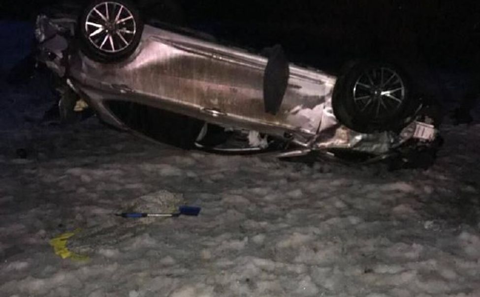 В Батыревском округе пьяный водитель опрокинул иномарку на крышу. Пострадали 2 человека