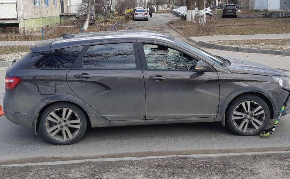 В Новочебоксарске 7-летний мальчик на самокате попал под колеса автомобиля